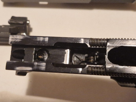 Pistola de simple y doble acción WALTHER P38, versión comercial similar a la P1, con armazón de aluminio, 10