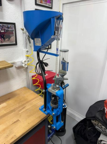 SE VENDE:
DILLON 6500, equipo completo de recarga, 9 mm y 38, todo nuevo sin prácticamente uso, todo lo 02