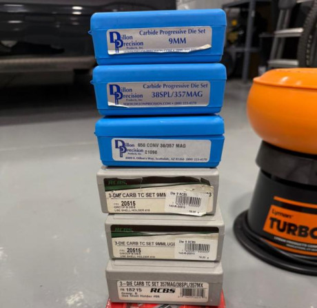 SE VENDE:
DILLON 6500, equipo completo de recarga, 9 mm y 38, todo nuevo sin prácticamente uso, todo lo 01