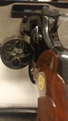 Las armas son de un señor que se jubila del club ,  están guiadas en F  y en Madrid,  como es lógico solo 00