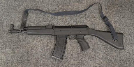 Hola, vendo rifle semiautomático VZ58, versión corta (31cm de cañón) en calibre .222 Rem. Es un rifle 01