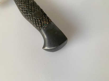 Vendo los siguientes cuchillos:
-cuchillo de monte tropas de montaña y COEs de la Fabrica Nacional de 172