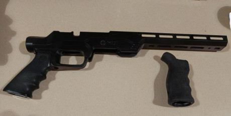 En venta 1 chasis de aluminio marca MDT GEN 2 LSS RF para carabina CZ 457 VARMINT equipada con
1 culata 02