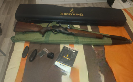 Un buen amigo me ha pedido que le anuncie este bicho, Browning MK 2 del 338, perfecto estado, monturas 00