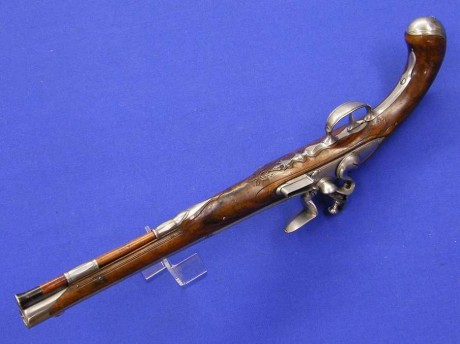 Voy a colocar unas fotos de un arma larga alemana de llave de mecha del siglo XVI. 170
