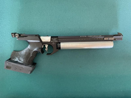 Vendo pistola Steyr LP1 diestro, cacha polimero talla M, en perfecto estado, con sus dos botellas y adaptador, 02
