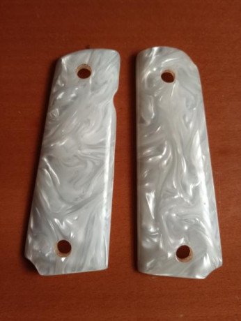 Lo dicho, cachas símil nácar de artesanía española para pistolas modelo 1911 por 50€. Envío aparte.
6€ 00
