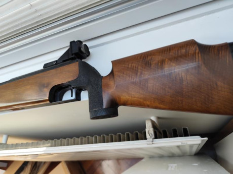 Carabina Fwb 300 S en muy buen estado, tanto de maderas como de pavón. Tiene los sellos cambiados y tira 00