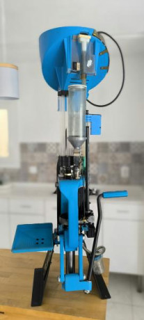 Vendo una Dillon 650 completa para recargar el 9 para ellum.
Con Stand y palanca plana.
Además de alimentador 00