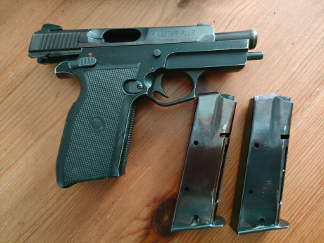 Un Compañero vende Pistola STAR modelo FIRESTAR PLUS calibre 9mmP, guiada en A, la entrega con dos Cargadores 02