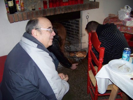 Venga empezar a colgar fotos de la comilona de hoy!!
Un dia fantástico, rodeado de unos MUY BUENOS AMIGOS. 90