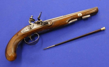Voy a colocar unas fotos de un arma larga alemana de llave de mecha del siglo XVI. 21