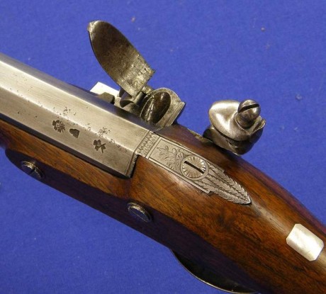 Voy a colocar unas fotos de un arma larga alemana de llave de mecha del siglo XVI. 31