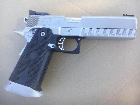 Pistola marca Infinity
Calibre 40 SW
1 cargador
1000 € envió aparte 00