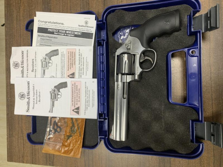 Vendo revólver Smith Wesson 686 del 356 , 6 pulgadas , prácticamente nuevo .
Comprado por mi en armeria 02