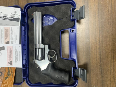 Vendo revólver Smith Wesson 686 del 356 , 6 pulgadas , prácticamente nuevo .
Comprado por mi en armeria 00