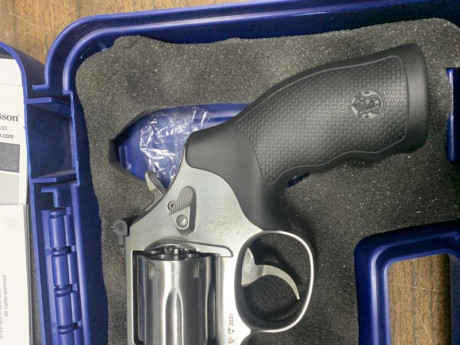 Vendo revólver Smith Wesson 686 del 356 , 6 pulgadas , prácticamente nuevo .
Comprado por mi en armeria 11