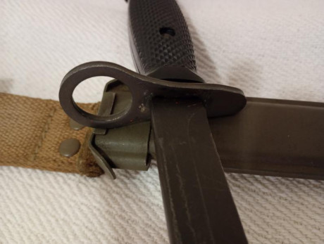 Bayoneta US M7 fabricada por Colt para fusa M16 marcajes colt en la hoja con funda tipo us M8.
Época NAM 00