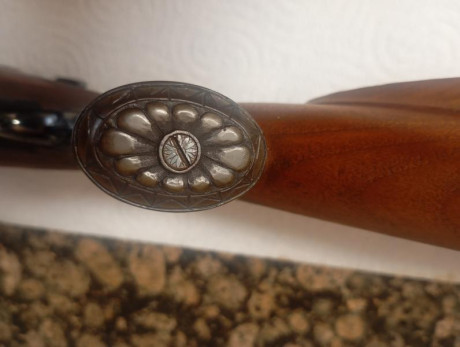 Buenos días.
Pongo en venta un arma con una terminación bastante excepcional.
El Maestro armero, tomó 10