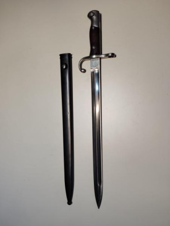 Buenas.
Vendo bayoneta para Máuser Argentino fabricada en Alemania por Solingen. Es el modelo 2 de los 00
