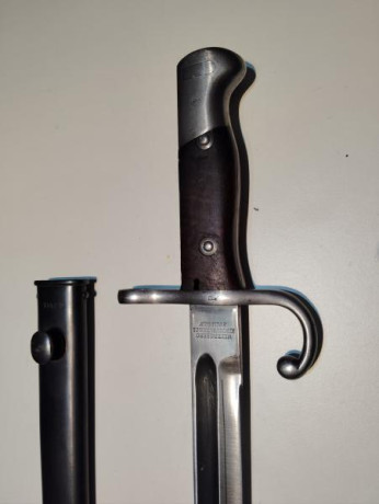 Buenas.
Vendo bayoneta para Máuser Argentino fabricada en Alemania por Solingen. Es el modelo 2 de los 10