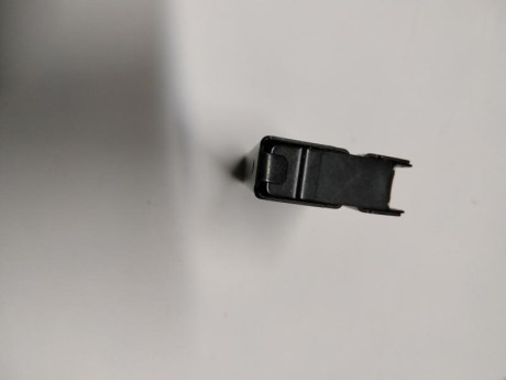 Hola vendo cargadores de la carabina de supervivencia AR7 del calibre 22 LR 

los cargadores son de 8 00