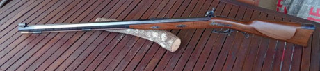 Buenos días
Creo que es el modelo Target. 
Pongo en venta este rifle del cal.44
Buen estado de conservación 01