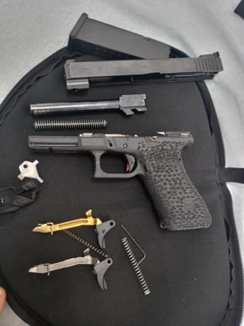 Hola buenas a todos pongo a disposición de venta una glock 34 4 gen . Fue ganada en una tirada d ipsc 00