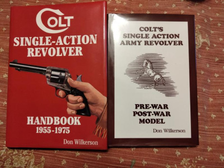 Hola, 
Voy a poner a la venta varios libros sobre armas COLT , empiezo con uno sobre los revolver tipo 160
