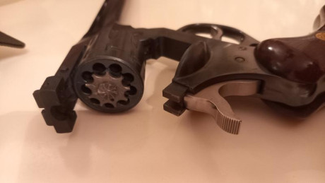 Buenos días,

Vendo precioso revolver americano H & R Sportsman calibre 22 lr 6 pulgadas.

Su estado 100
