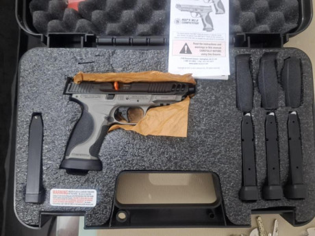Hola pongo a la venta pistola S&W  M&P Competitor en 9 mm con cuatro cargadores solo he disparado 00