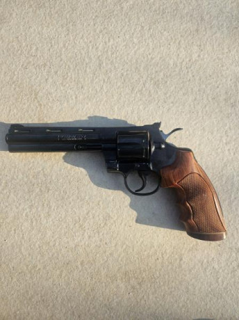 Buenas a todos!! Pongo ala venta revolver colt python de 6 pulgadas en un estado super ajustado i con 02