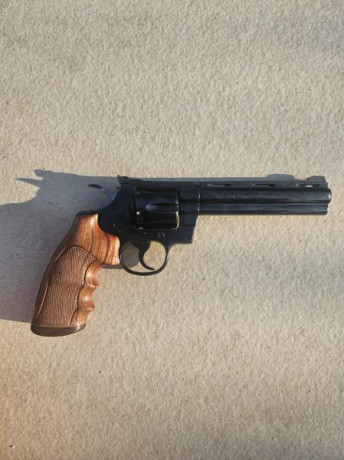 Buenas a todos!! Pongo ala venta revolver colt python de 6 pulgadas en un estado super ajustado i con 01