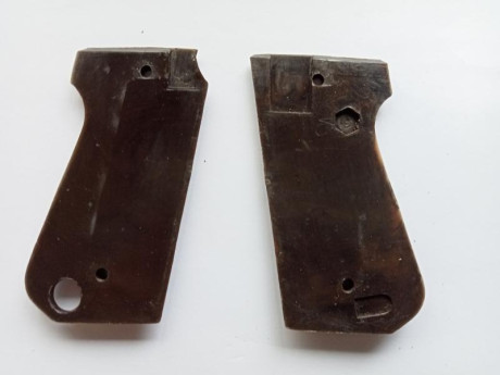 Buenas tardes 
Se venden estas cachas Astra Falcon, originales.
De material plástico, y en perfecto estado.
 01