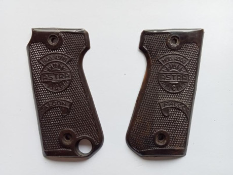 Buenas tardes 
Se venden estas cachas Astra Falcon, originales.
De material plástico, y en perfecto estado.
 00