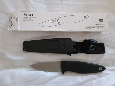 Cuchillo Fallkniven WM1, réplica/clon.  Está nuevo. Funda de nylon y cordura de calidad, serigrafía en 01