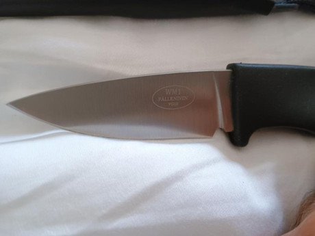 Cuchillo Fallkniven WM1, réplica/clon.  Está nuevo. Funda de nylon y cordura de calidad, serigrafía en 00
