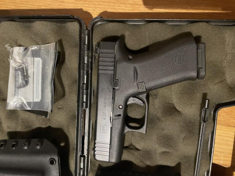 Se vende Glock 43X guiada en F, se incluye cargador shield de 15 cartuchos , retenida cargador de aluminio 00
