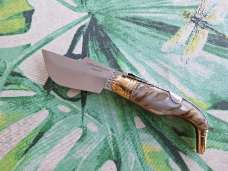 Buenos días compañeros,

Pongo a la venta estos cuchillos y navajas de mi colección, todos sin ningún 100