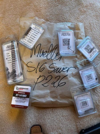 Buenas
Pongo a la venta mi  SIG SAUER P226   Made in Germany ,  con extras  (tres juegos cachas, fundas 50