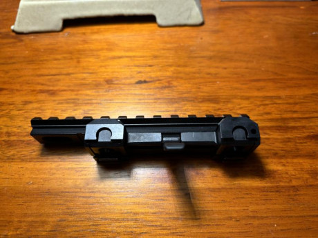 Se vende Picatinny carril para Heckler & Kochmontura de rifle HK940/HK300. Fabricado en Alemania.
Pido 11