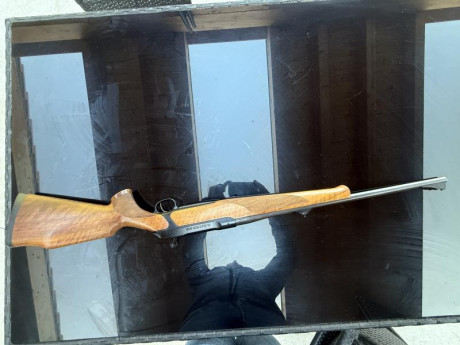 Vendo Sauer 202 en calibre 270w, con montura apel de carril swarovski. El rifle está como nuevo. 
Precio 02