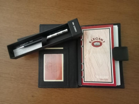 Buenos días.
Se vende este conjunto para escritorio. Todo nuevo a estrenar, procedente de regalo y sin 02