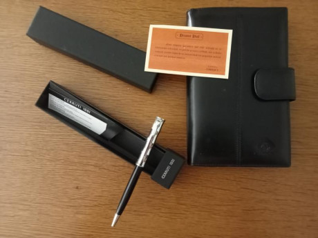 Buenos días.
Se vende este conjunto para escritorio. Todo nuevo a estrenar, procedente de regalo y sin 01