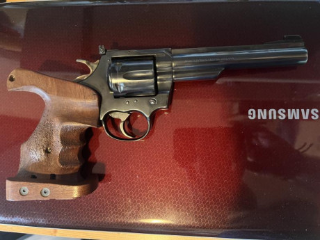 Vendo revólver Colt Trooper MK lll en perfecto estado, calibre 357 magnum, una maravilla de revólver y 01