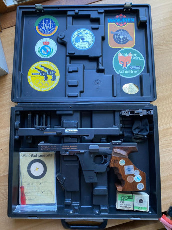 Muy buenas.
Un amigo vende una WALTHER GSP con doble carro (32/22) y de la cual él es el primer y unico 12