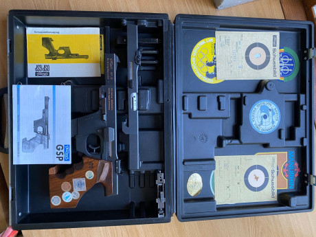 Muy buenas.
Un amigo vende una WALTHER GSP con doble carro (32/22) y de la cual él es el primer y unico 10