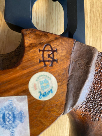 Muy buenas.
Un amigo vende una WALTHER GSP con doble carro (32/22) y de la cual él es el primer y unico 31