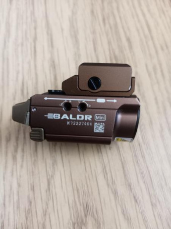 Vendo OLIGHT BALDR mini, se puede montar en glock y HK compact

2 Tipos de adaptadores de riel: Para adaptarse 02