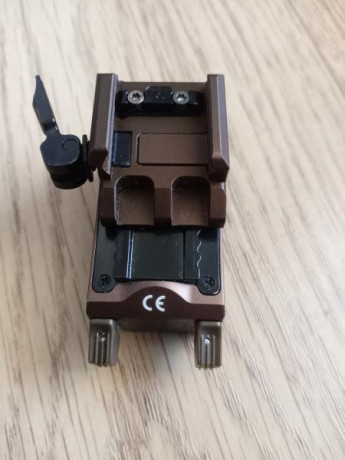 Vendo OLIGHT BALDR mini, se puede montar en glock y HK compact

2 Tipos de adaptadores de riel: Para adaptarse 01